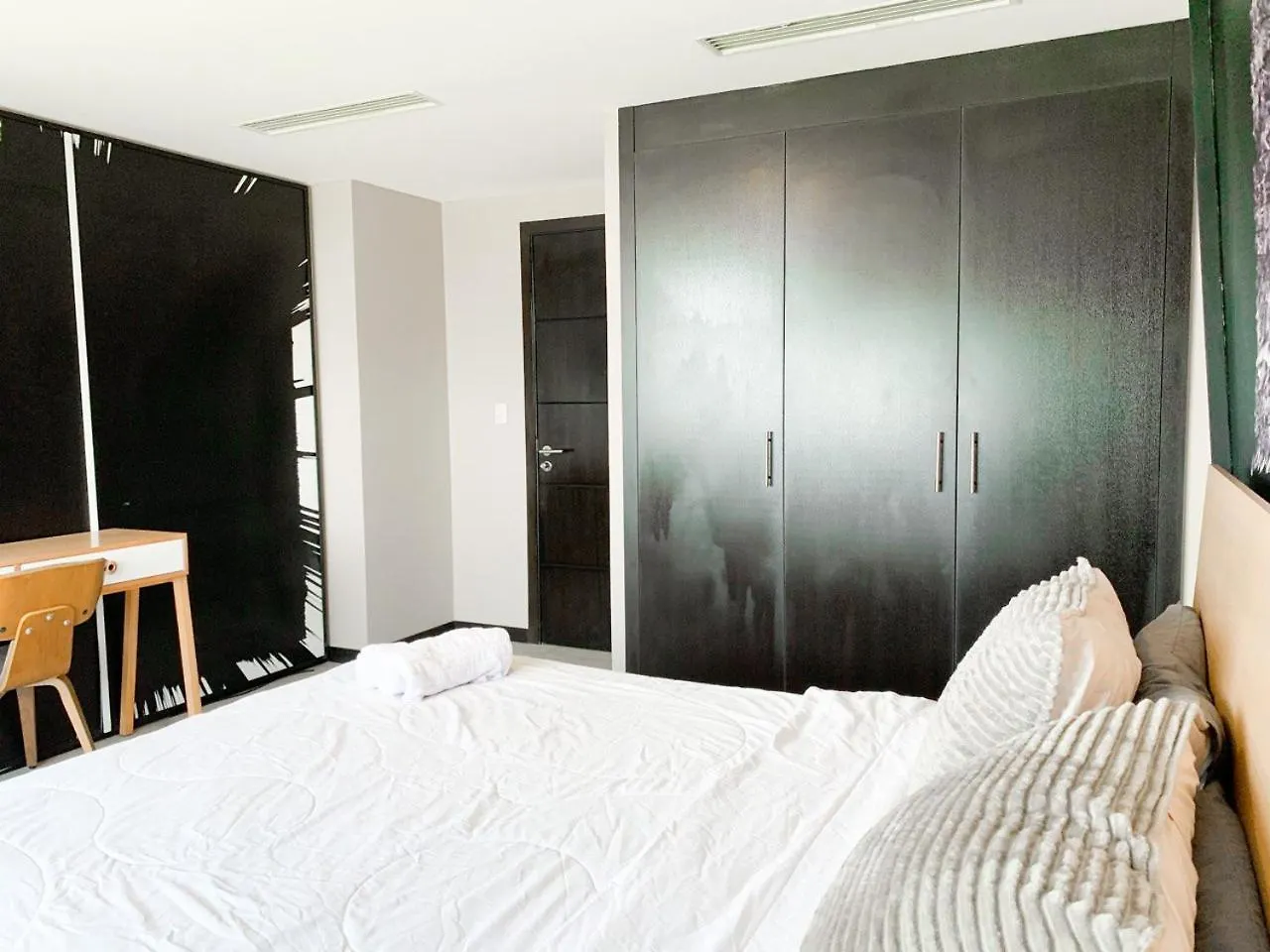 2 Dormitorios, Vista Lateral Al Rio, Parqueo, Puerto Santa Ana جواياكيل شقة