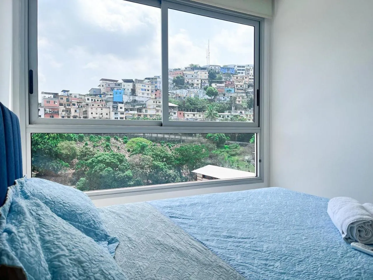 2 Dormitorios, Vista Lateral Al Rio, Parqueo, Puerto Santa Ana جواياكيل شقة