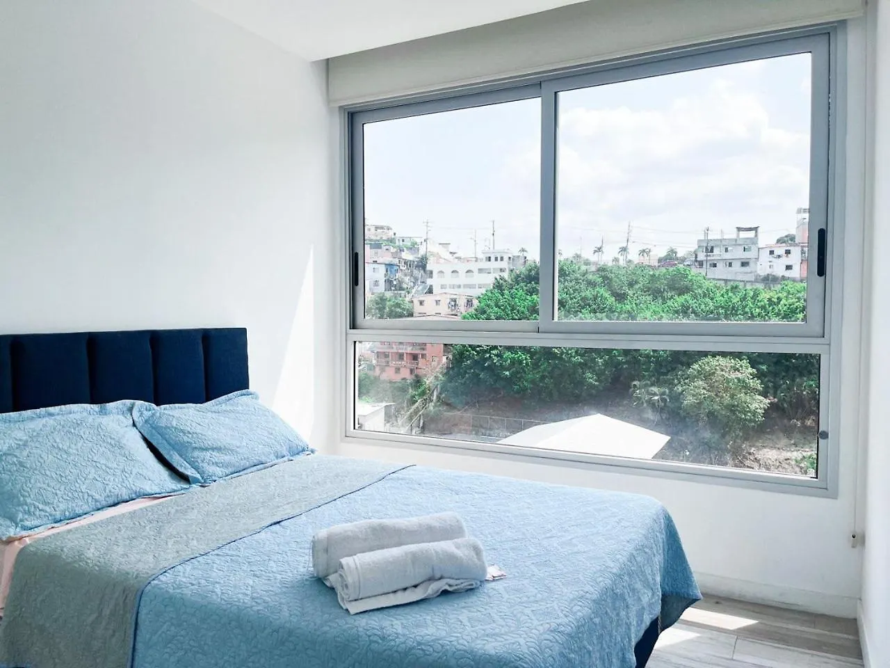 2 Dormitorios, Vista Lateral Al Rio, Parqueo, Puerto Santa Ana جواياكيل