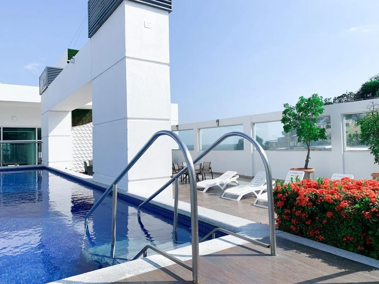 2 Dormitorios, Vista Lateral Al Rio, Parqueo, Puerto Santa Ana جواياكيل شقة