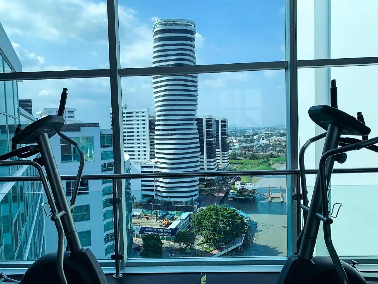 2 Dormitorios, Vista Lateral Al Rio, Parqueo, Puerto Santa Ana جواياكيل الإكوادور
