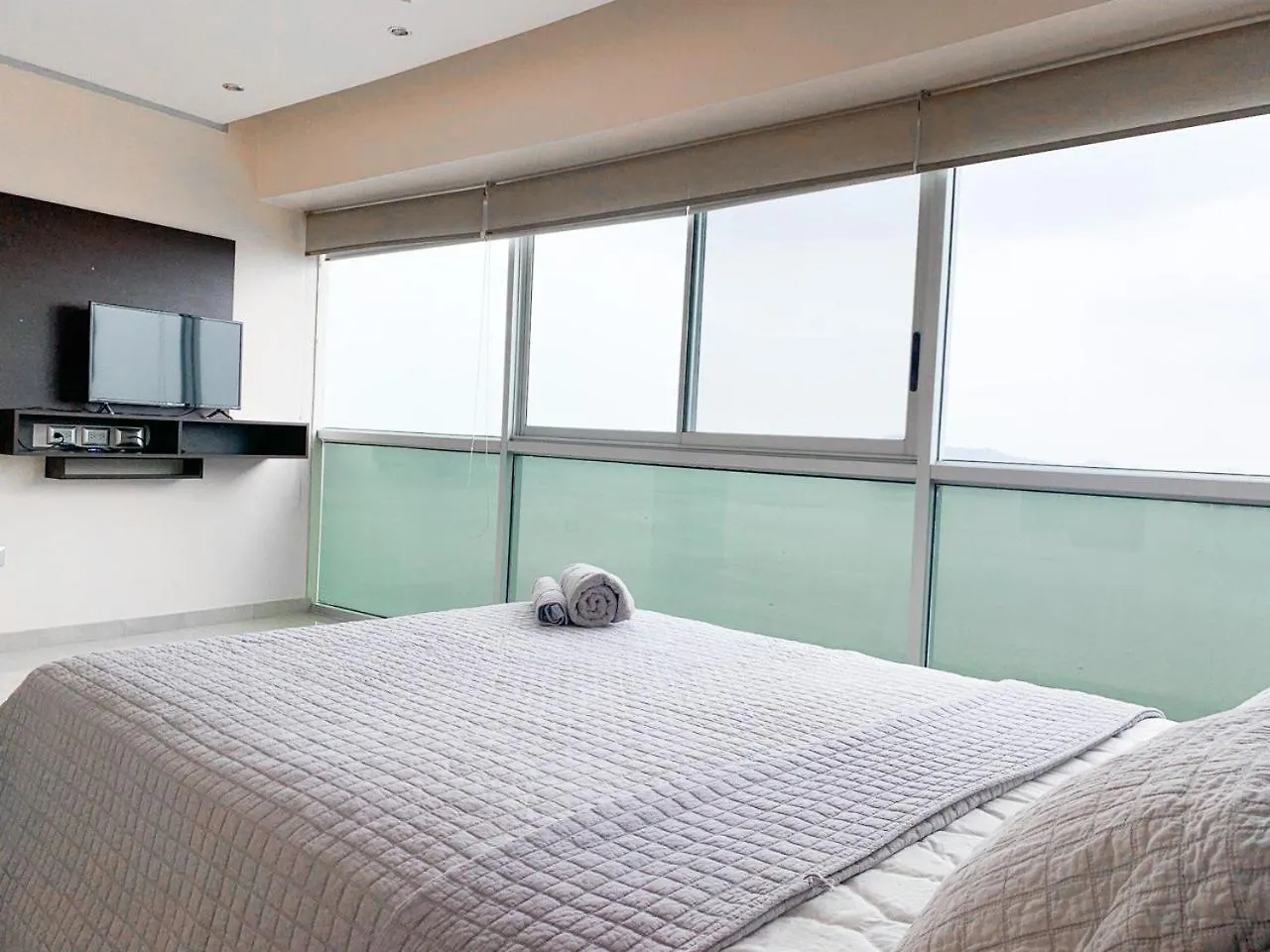 2 Dormitorios, Vista Lateral Al Rio, Parqueo, Puerto Santa Ana جواياكيل الإكوادور